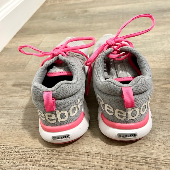 Preowned Reebok pink and grey lightweight sneakers size 7 - Picture 3 of 7